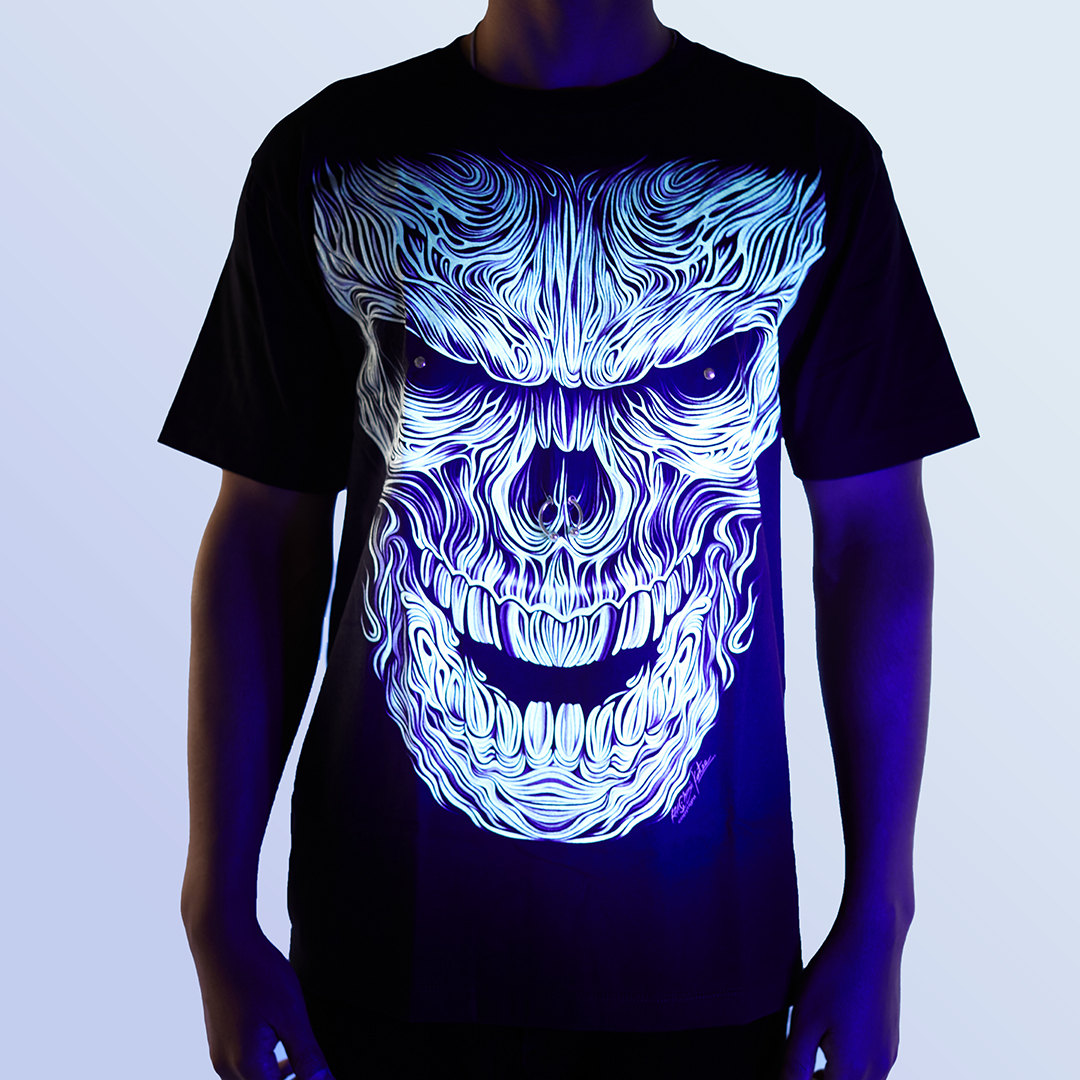 T-Shirt - weisser Totenkopf mit Piercing